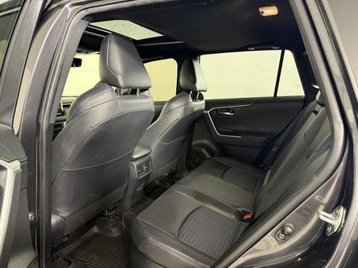 2020 Toyota RAV4 Hybrid SE