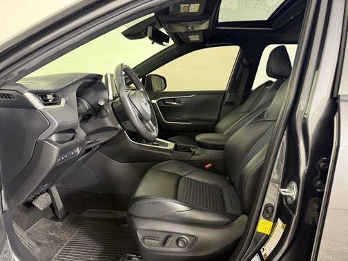 2020 Toyota RAV4 Hybrid SE