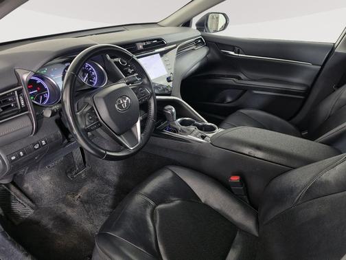 Wind Chill Pearl 2020 Toyota Camry Hybrid XLE