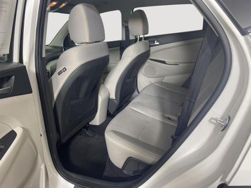 Dazzling White 2019 Hyundai TUCSON Value