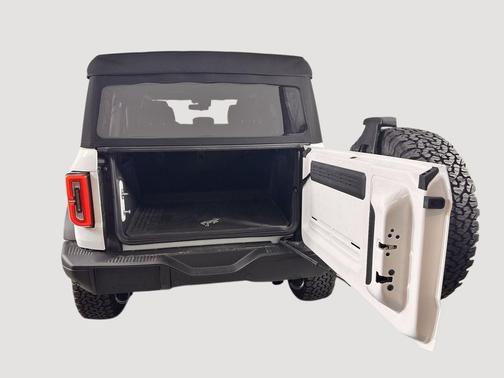Oxford White 2022 Ford Bronco Badlands