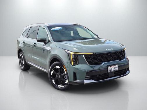 Cityscape Green 2025 Kia Sorento Plug-In Hybrid EX