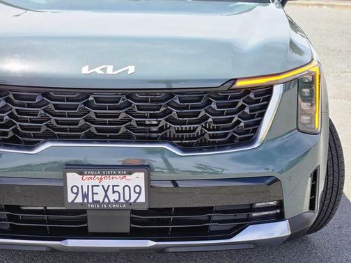 Cityscape Green 2025 Kia Sorento Plug-In Hybrid EX