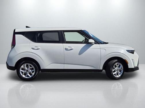 Snow White Pearl 2025 Kia Soul LX