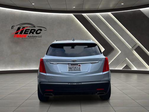 Silver Moonlight Metallic 2017 Cadillac XT5 Luxury