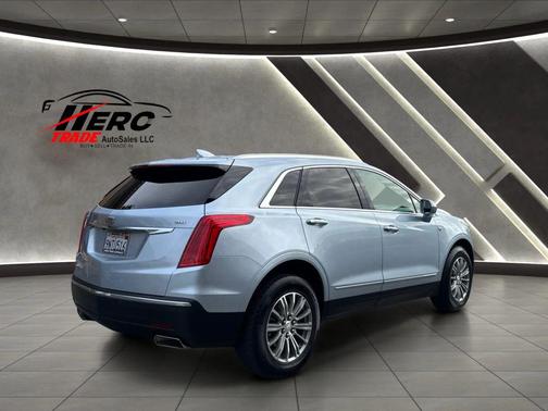 Silver Moonlight Metallic 2017 Cadillac XT5 Luxury