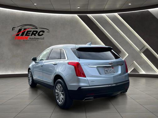 Silver Moonlight Metallic 2017 Cadillac XT5 Luxury