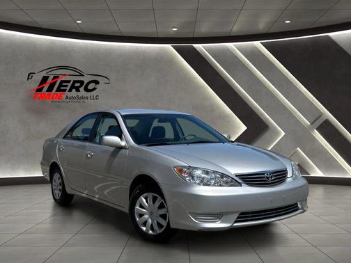 Lunar Mist Metallic 2005 Toyota Camry LE