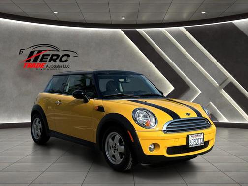Mellow Yellow 2009 MINI Cooper Base