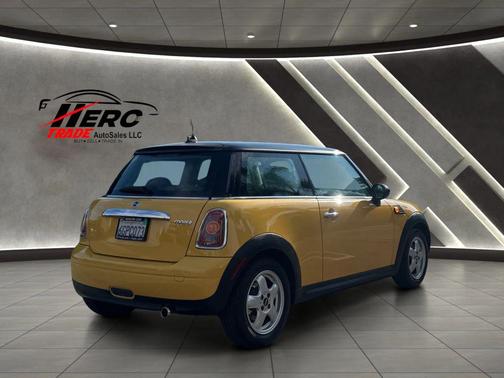 Mellow Yellow 2009 MINI Cooper Base