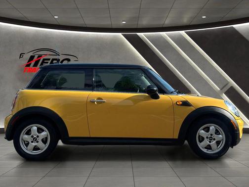 Mellow Yellow 2009 MINI Cooper Base