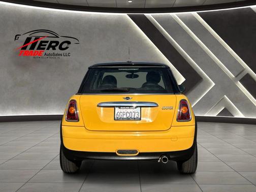 Mellow Yellow 2009 MINI Cooper Base