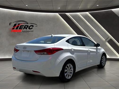 White 2013 Hyundai ELANTRA GLS