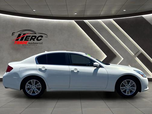 Moonlight White 2013 INFINITI G37 Journey