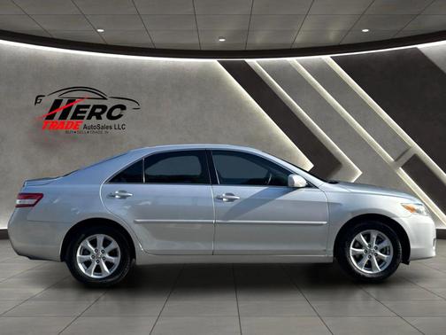 Classic Silver Metallic 2011 Toyota Camry LE