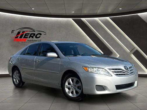 Classic Silver Metallic 2011 Toyota Camry LE