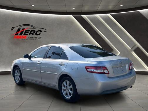 Classic Silver Metallic 2011 Toyota Camry LE