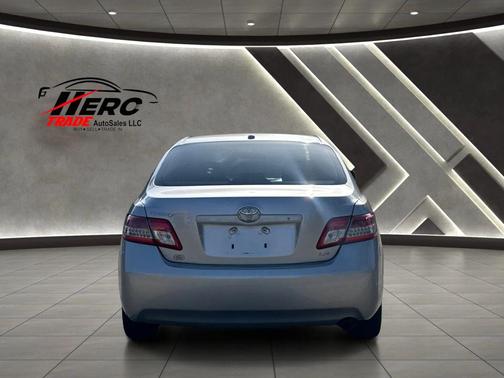 Classic Silver Metallic 2011 Toyota Camry LE