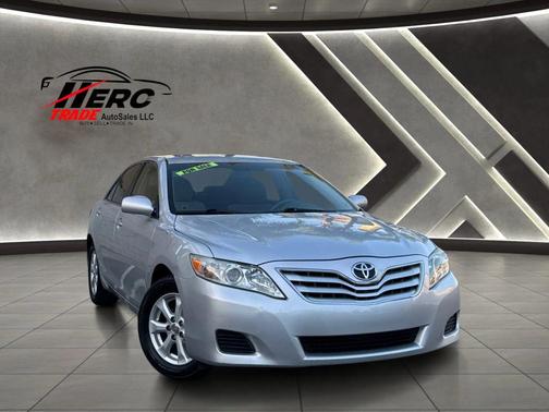 Classic Silver Metallic 2011 Toyota Camry LE