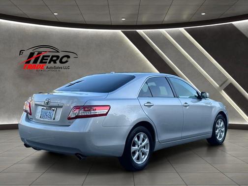 Classic Silver Metallic 2011 Toyota Camry LE