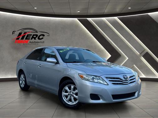 Classic Silver Metallic 2011 Toyota Camry LE