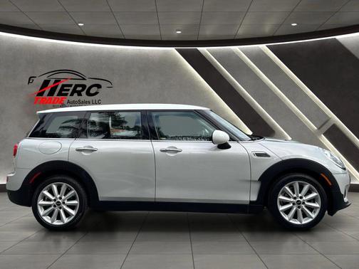 Silver/White 2018 MINI Clubman Cooper