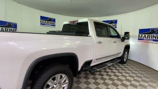 Iridescent Pearl Tricoat 2024 Chevrolet Silverado 2500 High Country