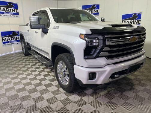 Iridescent Pearl Tricoat 2024 Chevrolet Silverado 2500 High Country