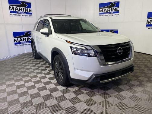 Pearl White Tricoat 2022 Nissan Pathfinder SL 2WD