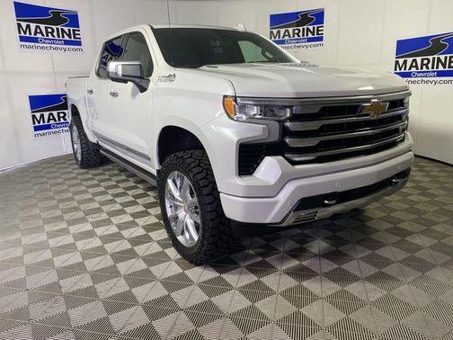 Iridescent Pearl Tricoat 2023 Chevrolet Silverado 1500 High Country