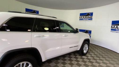 Bright White Clearcoat 2019 Jeep Grand Cherokee Laredo