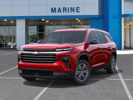 Radiant Red Tintcoat 2026 Chevrolet Traverse LT