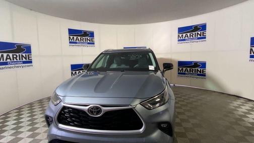 Moon Dust 2021 Toyota Highlander XLE
