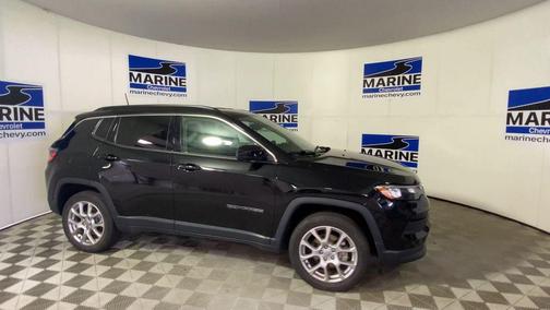 Diamond Black Crystal Pearlcoat 2022 Jeep Compass Latitude Lux