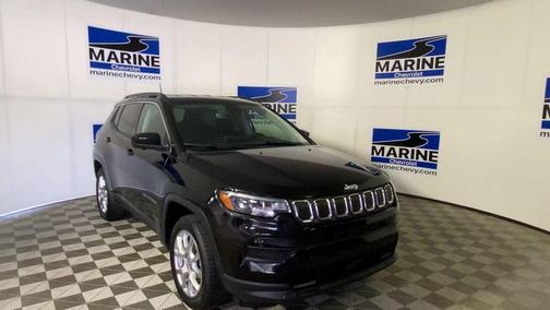 Diamond Black Crystal Pearlcoat 2022 Jeep Compass Latitude Lux