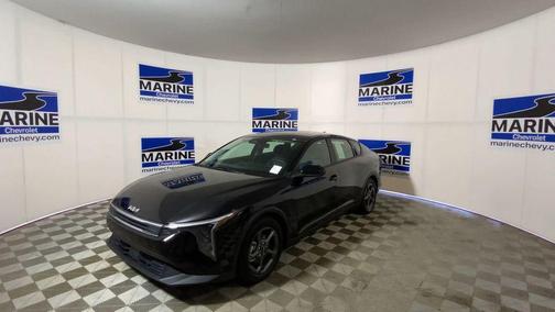 Aurora Black Pearl 2025 Kia K4 LXS