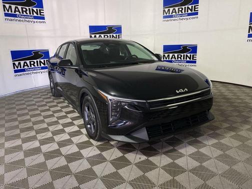 Aurora Black Pearl 2025 Kia K4 LXS