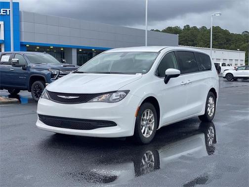 2022 Chrysler Voyager LX