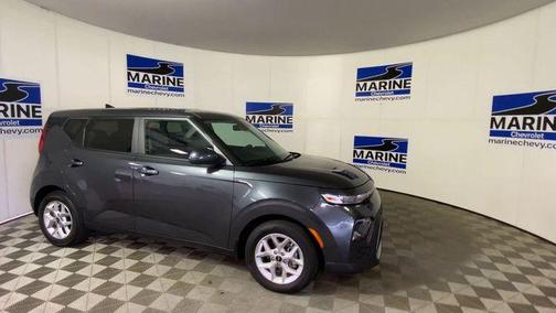 Gravity Gray 2022 Kia Soul LX