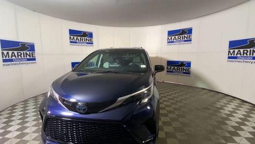 2021 Toyota Sienna XSE 7 Passenger