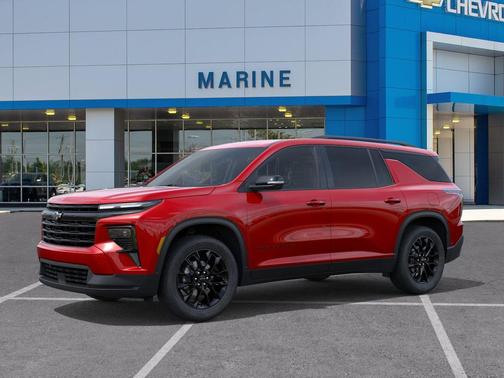Radiant Red Tintcoat 2026 Chevrolet Traverse LT