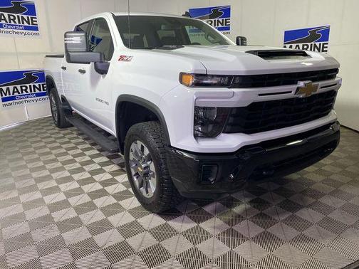 Summit White 2024 Chevrolet Silverado 2500 Custom