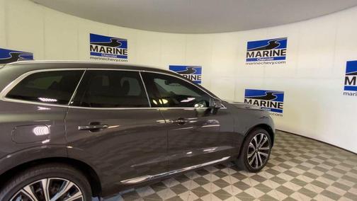 Platinum Grey Metallic 2023 Volvo XC60 B5 Ultimate Bright Theme