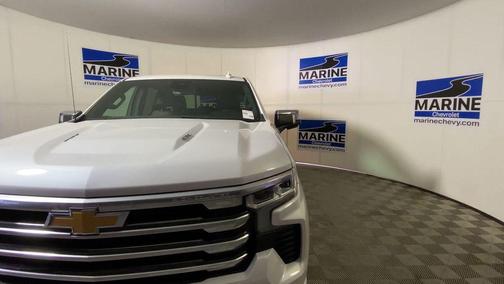 Iridescent Pearl Tricoat 2023 Chevrolet Silverado 1500 High Country