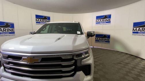 Iridescent Pearl Tricoat 2023 Chevrolet Silverado 1500 High Country