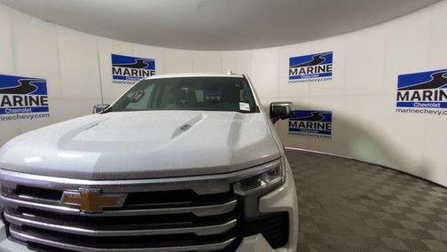 Iridescent Pearl Tricoat 2023 Chevrolet Silverado 1500 High Country