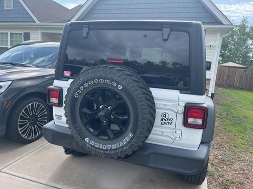 Bright White Clearcoat 2022 Jeep Wrangler Willys