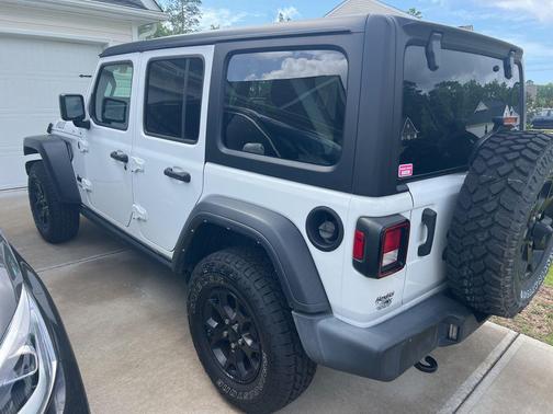 Bright White Clearcoat 2022 Jeep Wrangler Willys