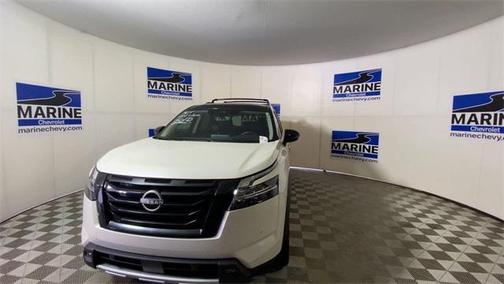 2023 Nissan Pathfinder Platinum FWD