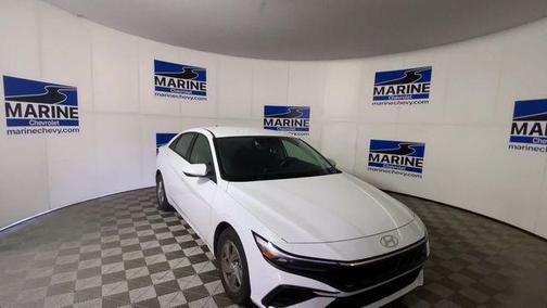 2025 Hyundai ELANTRA SE